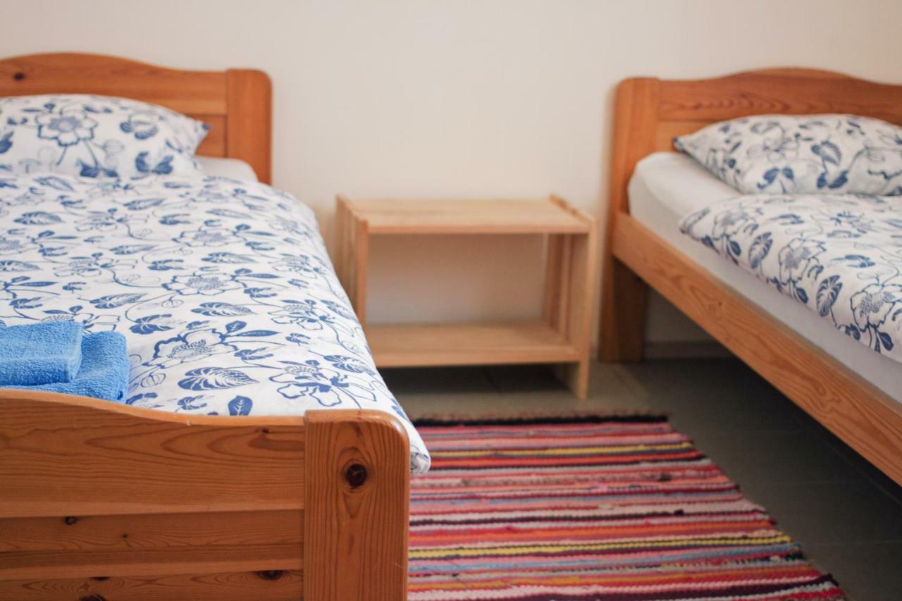 Kihnu Sadama Oeoemaja Guesthouse Lemsi Luaran gambar